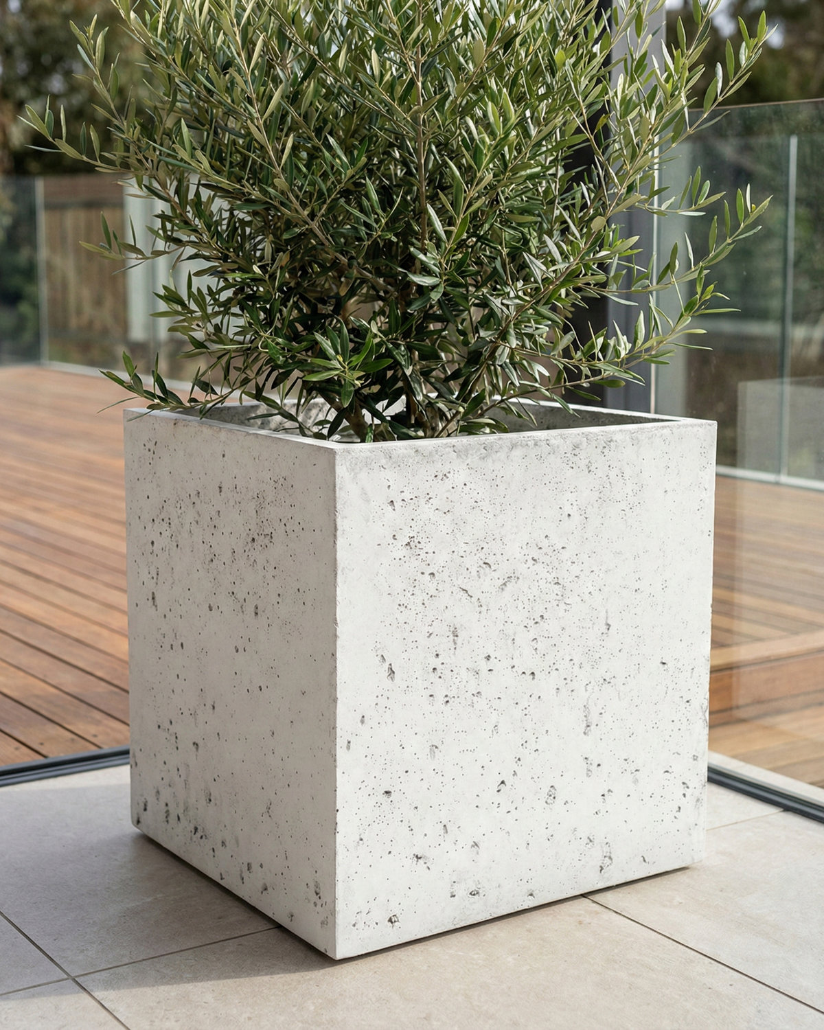 Donica betonowa CALDEA (biała) 60x60x60 ogrodowa