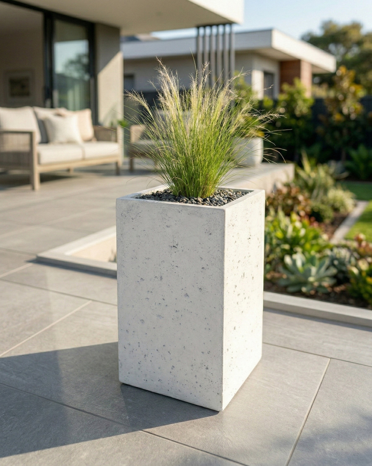 Donica betonowa CALDEA (biała) 40x40x60 ogrodowa