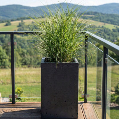 Donica betonowa CALDEA (czarna) 40x40x60 do ogrodu