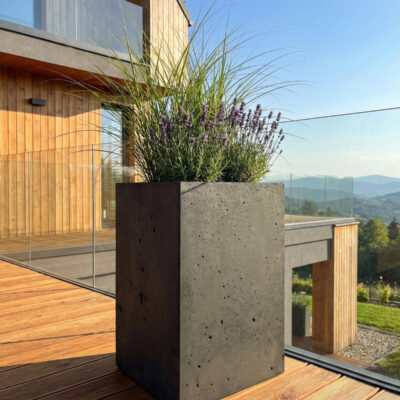 Donica betonowa CALDEA (czarna) 40x40x60 do ogrodu